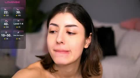 Chleo online show from April 7, 2026, 5:08 am