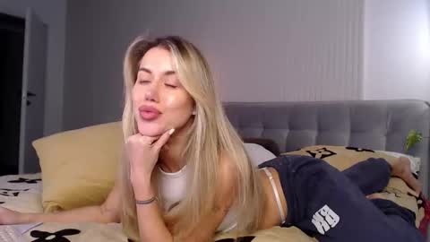 Snapshot of celin_summer chatting on February 20, 2025, 9:20 pm Celin online show from February 20, 2025, 9:20 pm