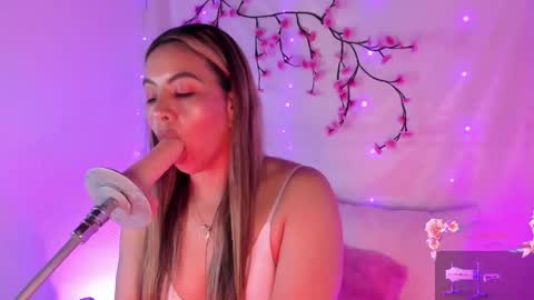 Hello guys my name is Sofi and Lizzie and  Vanessa online show from October 17, 2025, 3:31 am