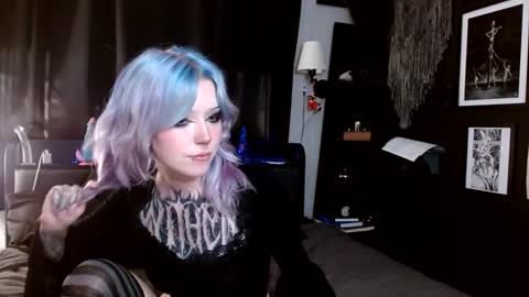 Averi online show from January 4, 2025, 11:17 pm