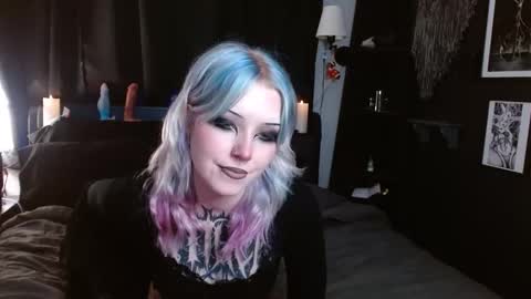 Averi online show from January 22, 2025, 1:10 am