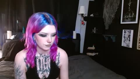 Averi online show from January 24, 2025, 12:52 am