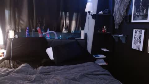 Averi online show from February 25, 2025, 11:22 pm