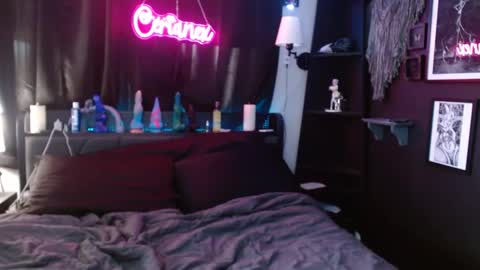 Averi online show from March 11, 2025, 8:09 pm