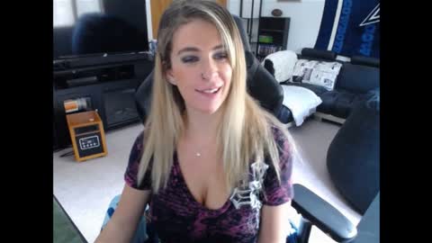 Marie online show from December 27, 2024, 6:10 pm