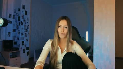 Snapshot of cexsuline chatting on December 5, 2025, 8:16 pm my name is Eva online show from December 5, 2025, 8:16 pm