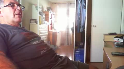 Snapshot of chalkstall chatting on March 6, 2026, 6:32 am Chalky online show from March 6, 2026, 6:32 am