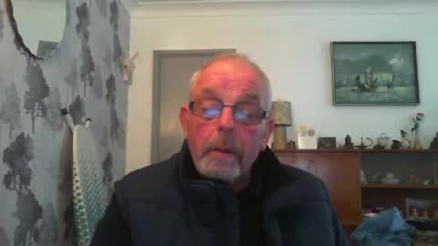 Snapshot of champers37 chatting on December 4, 2024, 1:09 pm Champers online show from December 4, 2024, 1:09 pm