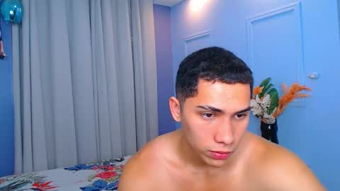 aurora and lian online show from February 3, 2025, 2:55 pm