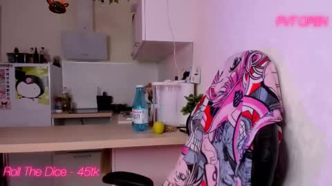 Holly online show from February 27, 2025, 2:21 pm