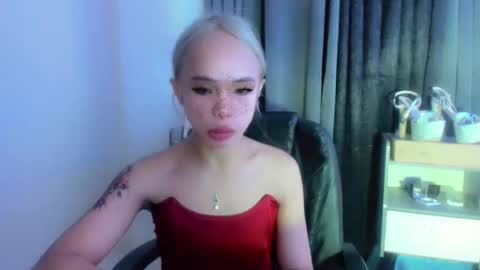 chantal_fuck online show from December 14, 2025, 12:54 pm