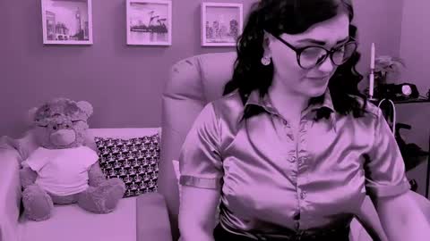 The Queen online show from April 30, 2026, 6:36 pm
