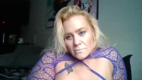 Snapshot of chaosangel33 chatting on June 1, 2026, 2:19 pm Ms. Behaving online show from June 1, 2026, 2:19 pm