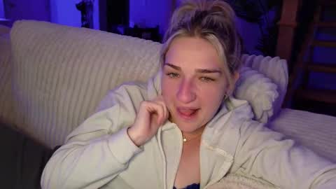 Snapshot of charbearxoxo chatting on December 17, 2025, 12:16 am char online show from December 17, 2025, 12:16 am