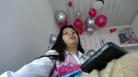 Snapshot of charis_21 chatting on November 14, 2025, 9:19 am charis 2 online show from November 14, 2025, 9:19 am