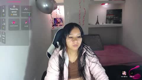 Snapshot of charis_21 chatting on November 20, 2025, 11:43 am charis 2 online show from November 20, 2025, 11:43 am