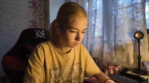 Snapshot of charleneschonert chatting on October 31, 2025, 7:31 am Nancy online show from October 31, 2025, 7:31 am