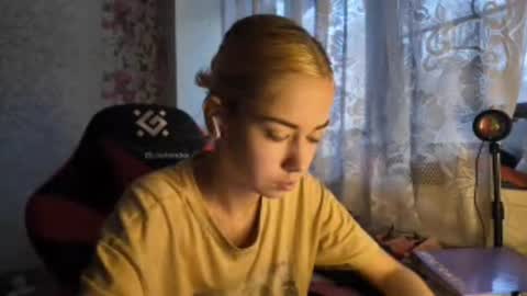 Snapshot of charleneschonert chatting on November 1, 2025, 8:38 am Nancy online show from November 1, 2025, 8:38 am