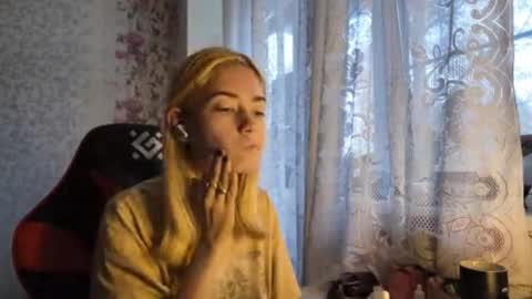 Snapshot of charleneschonert chatting on November 3, 2025, 7:09 am Nancy online show from November 3, 2025, 7:09 am