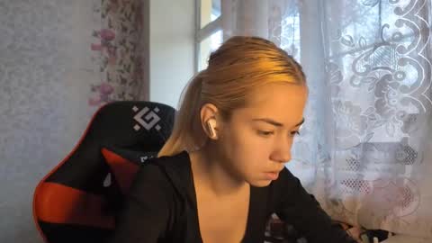 Snapshot of charleneschonert chatting on November 5, 2025, 7:41 am Nancy online show from November 5, 2025, 7:41 am