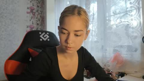 Snapshot of charleneschonert chatting on November 6, 2025, 7:20 am Nancy online show from November 6, 2025, 7:20 am