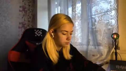 Snapshot of charleneschonert chatting on November 10, 2025, 7:40 am Nancy online show from November 10, 2025, 7:40 am