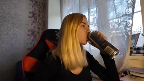 Snapshot of charleneschonert chatting on November 14, 2025, 7:40 am Nancy online show from November 14, 2025, 7:40 am