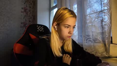 Snapshot of charleneschonert chatting on November 18, 2025, 7:46 am Nancy online show from November 18, 2025, 7:46 am