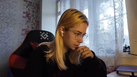 Snapshot of charleneschonert chatting on November 19, 2025, 7:30 am Nancy online show from November 19, 2025, 7:30 am