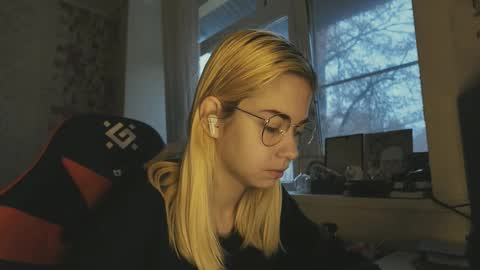 Snapshot of charleneschonert chatting on November 22, 2025, 8:13 am Nancy online show from November 22, 2025, 8:13 am