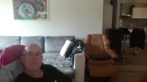 Snapshot of charles6064 chatting on May 10, 2026, 11:37 am charles6064 online show from May 10, 2026, 11:37 am