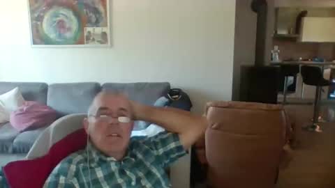 Snapshot of charles6064 chatting on May 22, 2026, 11:27 am charles6064 online show from May 22, 2026, 11:27 am