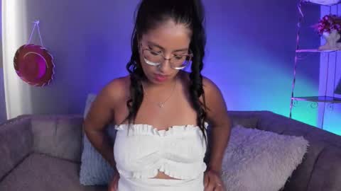 charlhot_ online show from October 19, 2025, 2:07 pm