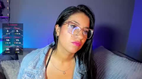 charlhot_ online show from November 12, 2025, 12:38 pm