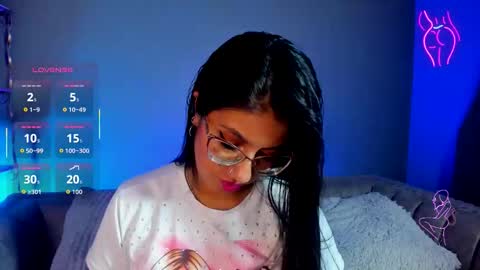 charlhot_ online show from November 14, 2025, 12:48 pm