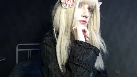 Snapshot of charlie_crystal chatting on July 2, 2026, 2:22 am Charlie online show from July 2, 2026, 2:22 am