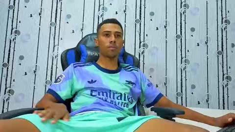 Snapshot of charlies_fox chatting on March 27, 2026, 7:35 pm charlies_fox online show from March 27, 2026, 7:35 pm