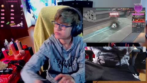 Snapshot of charlietaylorr__ chatting on December 16, 2024, 7:54 pm Charlie online show from December 16, 2024, 7:54 pm