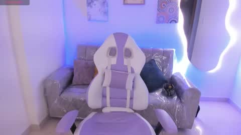 Snapshot of charlote_cowell_sub_ chatting on December 13, 2025, 8:47 pm online show from December 13, 2025, 8:47 pm