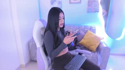 Snapshot of charlote_cowell_sub_ chatting on January 6, 2026, 6:22 pm online show from January 6, 2026, 6:22 pm