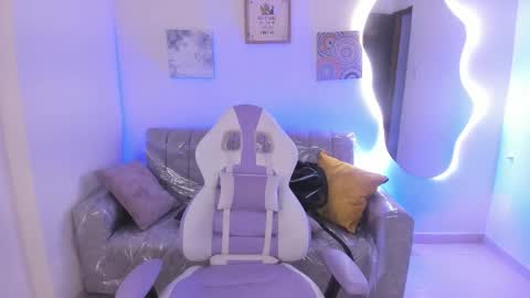 Snapshot of charlote_cowell_sub_ chatting on January 8, 2026, 5:37 pm online show from January 8, 2026, 5:37 pm