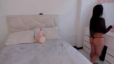 Snapshot of charlote_cowell_sub_ chatting on February 17, 2026, 6:25 pm online show from February 17, 2026, 6:25 pm