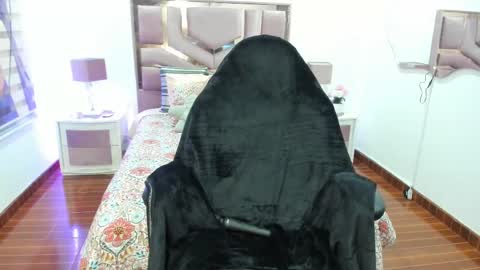 Charlote online show from February 17, 2025, 10:25 pm