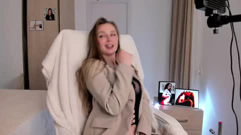 Snapshot of charlottawells chatting on November 13, 2025, 3:11 pm CharlottaWells online show from November 13, 2025, 3:11 pm