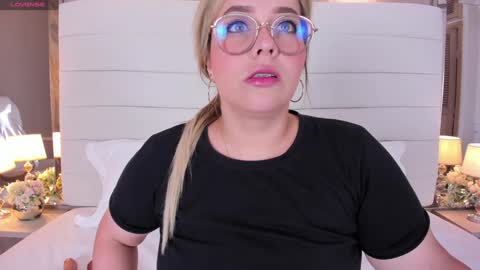 Snapshot of charlotte93x chatting on February 8, 2025, 11:12 am Charlotte online show from February 8, 2025, 11:12 am