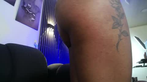 Charlotte  online show from December 18, 2025, 1:06 pm