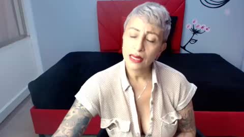 CHARLOTTE GRAY online show from November 12, 2025, 12:27 pm