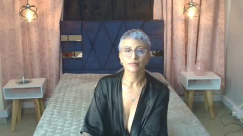 CHARLOTTE GRAY online show from December 5, 2025, 8:01 am