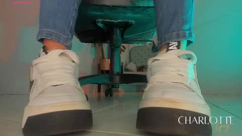 charlotte  grey online show from November 26, 2025, 8:32 pm