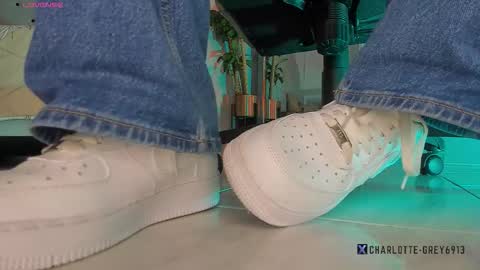 charlotte  grey online show from January 5, 2026, 8:01 pm